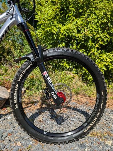 Commencal Meta AM V4.2 RACE