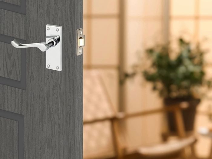 Chrome Elegance Range Polished Chrome Victorian Scroll Lever Latch Handles, Polished Chrome Backplate Door Handles, Contemporary Design for Internal Wooden Doors (FREE POSTAGE)