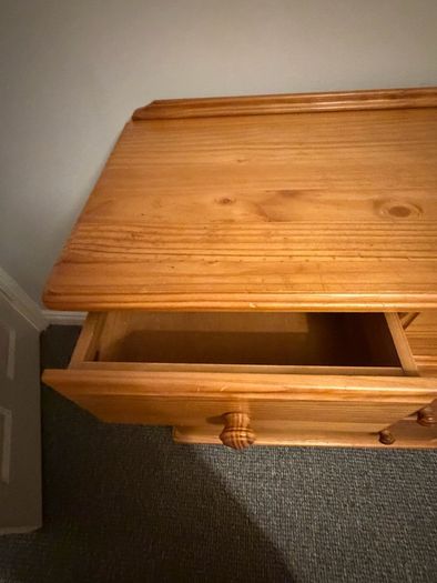 Chest of drawers
