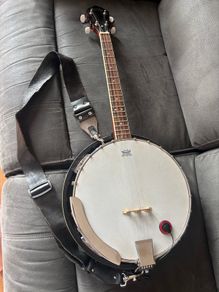 Tenor Banjo with plug in