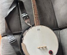 Tenor Banjo with plug in