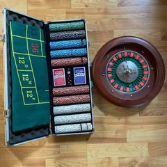 Wood roukette set with poker chips