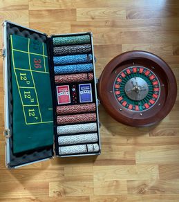 Wood roukette set with poker chips