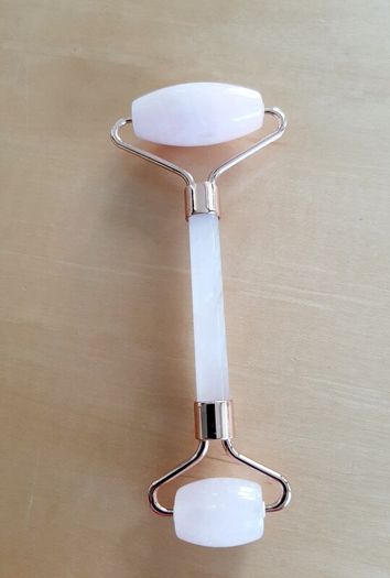 Rose quartz facial roller
