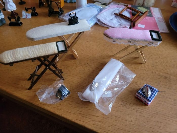 Dolls house / Miniature - sewing machines, haberdashery etc