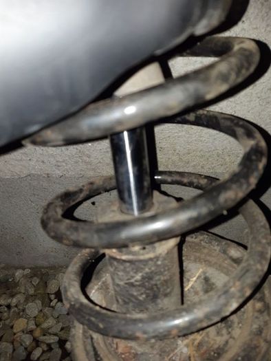 Toyota avensis rear shocks 98 - 03
