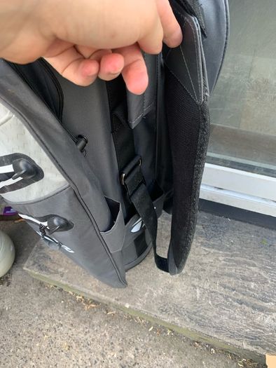 Taylormade Golf bag (1 zip not working)