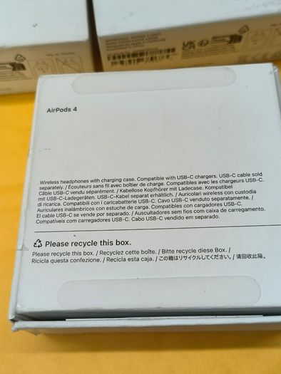 Official  Apple Airpods 4 Earbuds A3050/A3053/A3058 USB-C / Very Little Use