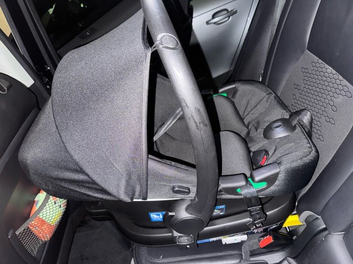 Baby Car Seat + ISOFIX Base