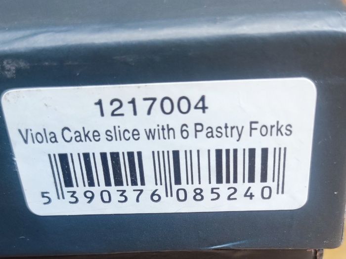 NewGrange Living Rosa cake slice with 6 pastry forks