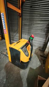 Jungheinrich EJC 220 electric pedestrian stacker
