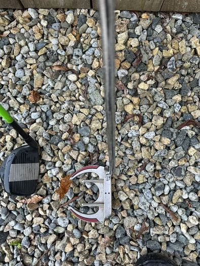 Odessy White Putter, Dune 56 Wedge, Mizuno driving
