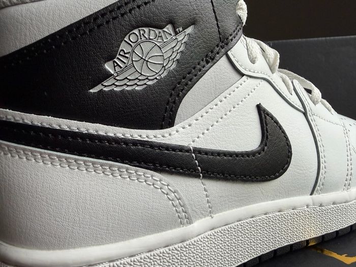Air Jordan 1 Mid GS Summit White Black Infrared 23 | UK 5 EU 38 | Boxed