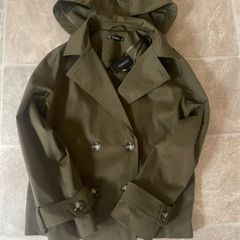 Short hooded trench coat