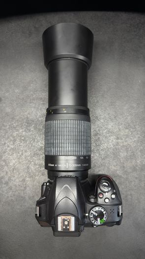 nikon d3300 + 70mm-300mm lens + carry bag