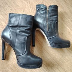 Black Shoes   Size 6