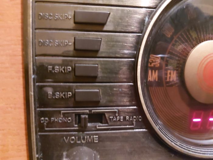 Replica vintage music system, 3 CD changer, Radio, Tape and Phono (Record Player) in lovely wooden Box Model Cl-1018, in very good condition