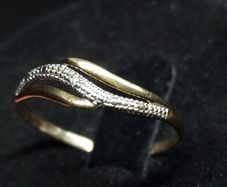 Vintage 9ct Gold Delicate Crossover Ring