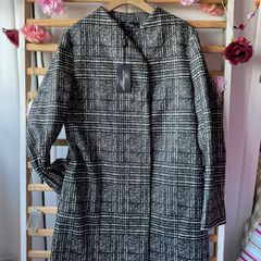 coat Bnwt peruzzi coat size 38 herringbone print.   Italian brand choice boutiques