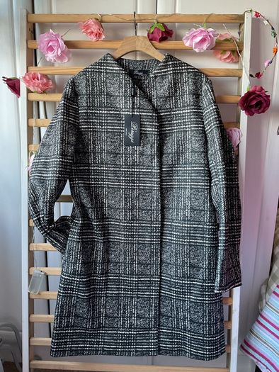 coat Bnwt peruzzi coat size 38 herringbone print.   Italian brand choice boutiques