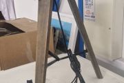Tripod table lamp