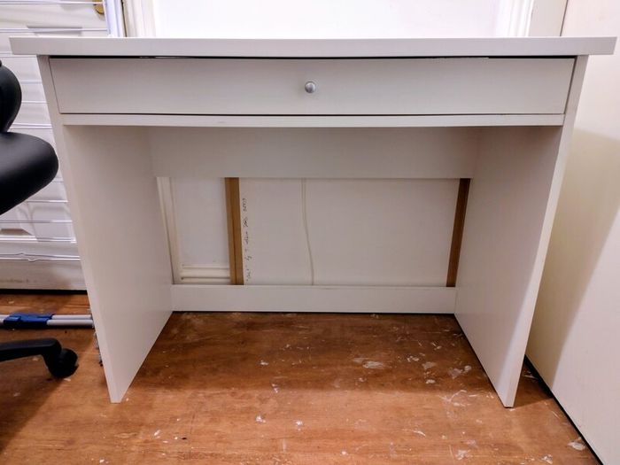 Gina office table