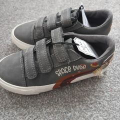 NEW.boy's shoes. UK 10/EUR 28