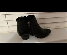 Carl Scarpa leather boots size 6