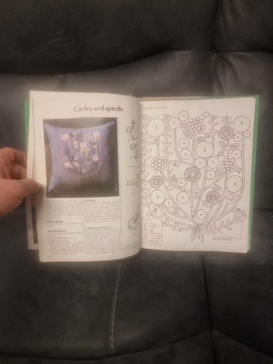 Complete Guide to Embroidery ("Golden Hands") (Hardcover)