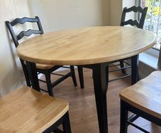 Round table and chairs x4