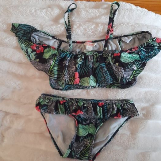 girls swimsuit