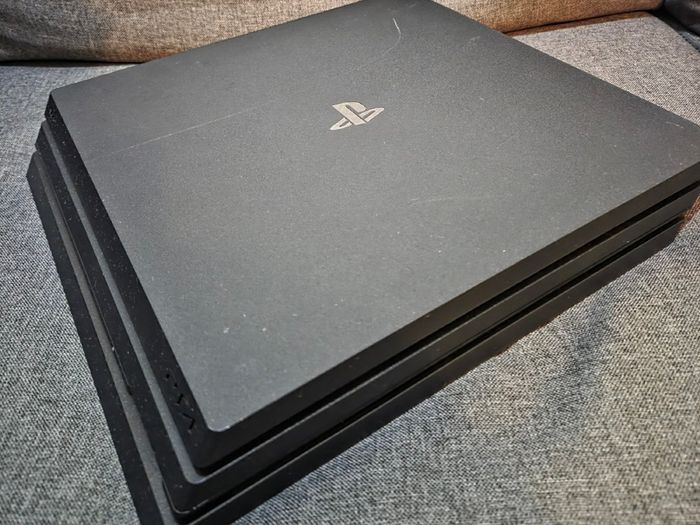 PS4 Pro 1TB with firmware 9.00 Jailbroken