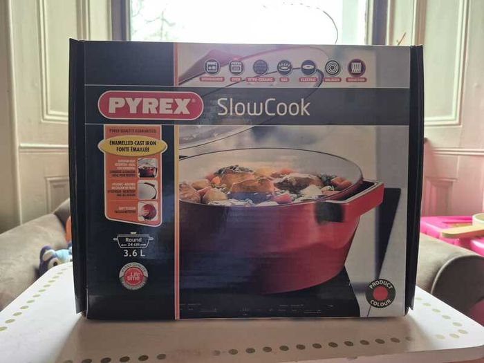 Brand New Cast Iron Casserole Pot 24cm, Dutch Oven, Unused in Box