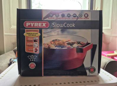 Brand New Cast Iron Casserole Pot 24cm, Dutch Oven, Unused in Box