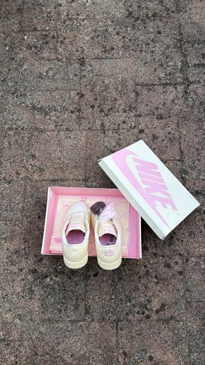Air Jordan 1 Low x Travis Scott "Shy Pink"