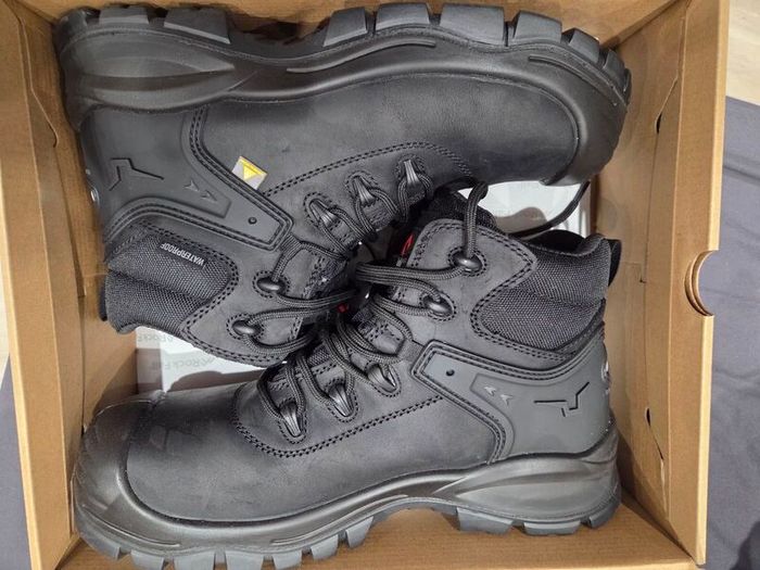 Safety boots size 10