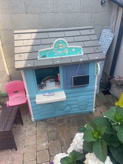 Ice cream shop outside toy