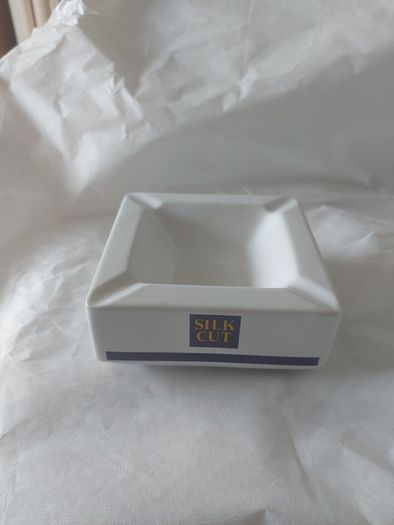 Silk Cut square ashtray ,collectors item, with smoking bans advertising bans on ashtrays for health reasons, price includes post to anywhere in Ireland thank you,,see pictures for condition ,take as is,litte pitting on glaze ,sold as is.