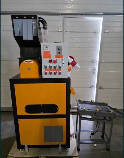 5.3kw new 240v 3 pin plug Uk Professional electric cable granulator designed for recycling copper and aluminum cables