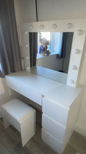 Dressing table with lights