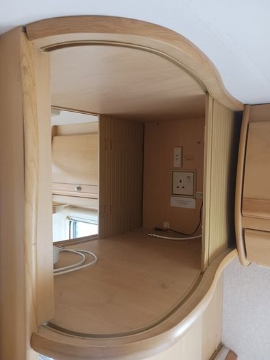 2005 bailey senator caravan fixed bed