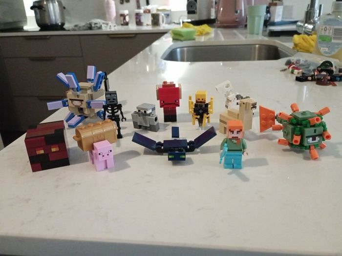 Lego Minecraft minifigure bundle 12 pieces