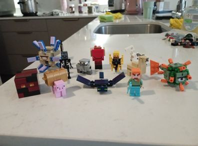 Lego Minecraft minifigure bundle 12 pieces