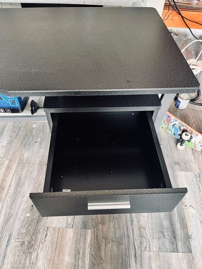 Free desk