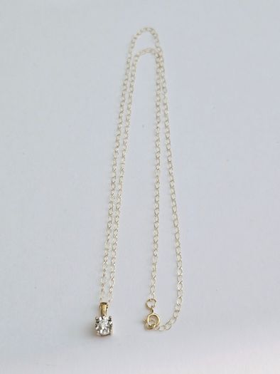 9ct Gold Solitaire Diamond Pendant & Chain