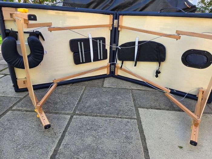 massage table