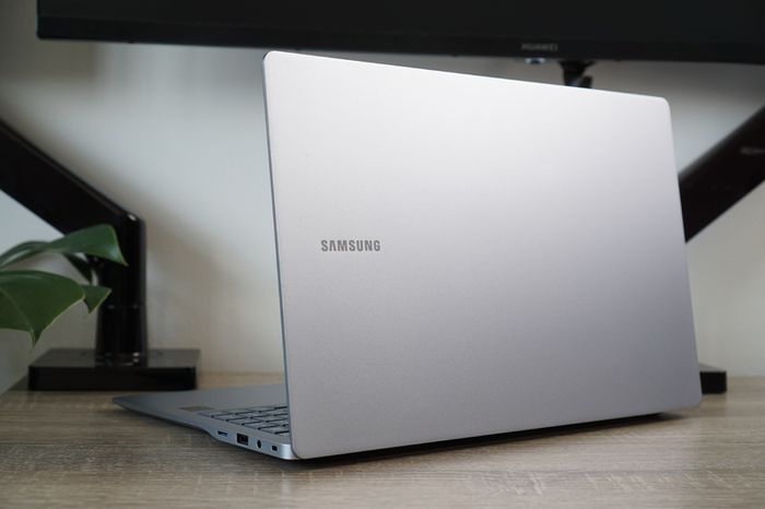 New Samsung Galaxy Book4 Edge 15.6" Copilot+ PC | Snapdragon X Plus | 16GB RAM | 256GB SSD