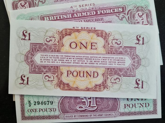 Lot of 7 In Sequence Great Britain (British Armed Forces) 1 Pound 1962 Pick M36 4th SERIES ( Uncirculated ) Banknotes