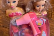 2 dolls head with hair accessories