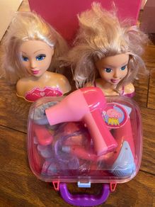 2 dolls head with hair accessories